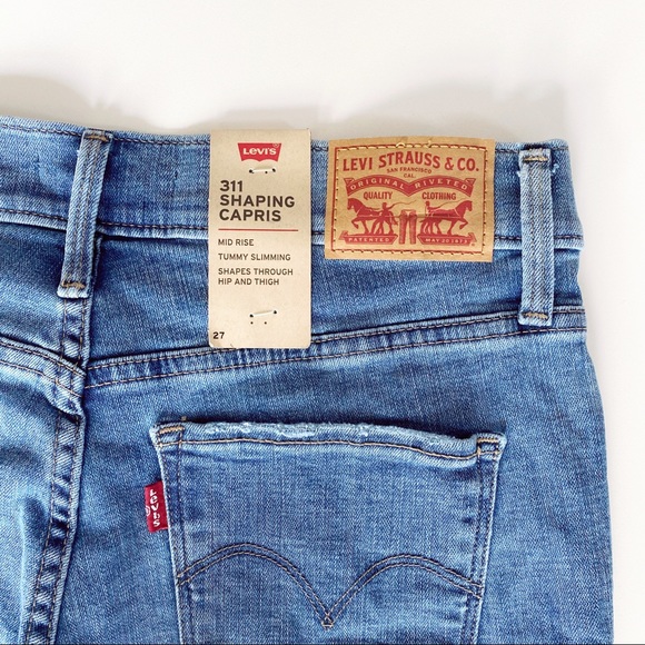 ‼️SOLD‼️ NWT Levi's 311 Shaping Skinny Capri - Picture 10 of 10